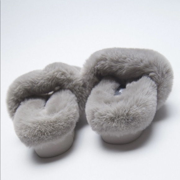 🌹NWT. Zara Grey Fur Sandals. Size 6. - Picture 5 of 7